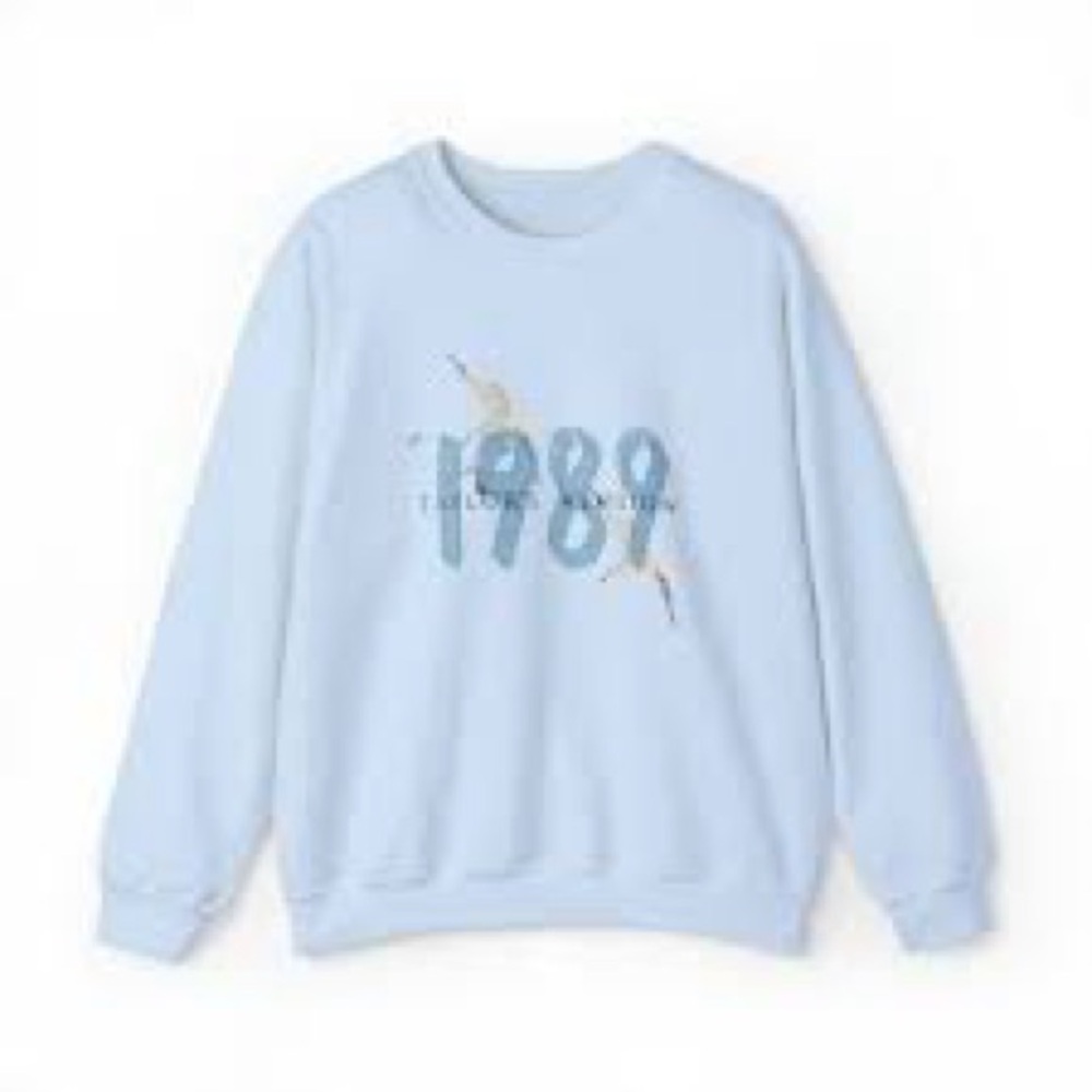 Taylor’s Version Light Blue 1989 Graphic Sweatshirt Size Medium